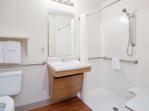 Hotel Woodspring Westchase 2*
