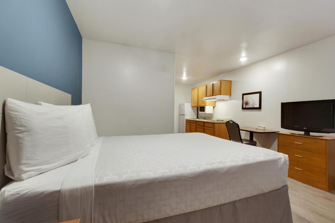 Woodspring Westchase Hotel 2*